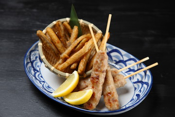 つくね串焼きとごぼうの唐揚げ