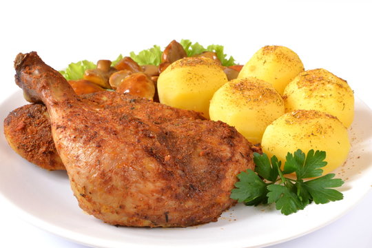 mięso z kurczaka pieczone z ziemniakami i grzybami