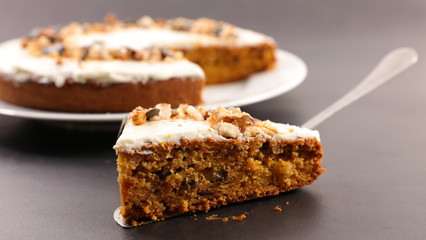 carrot cake with cream