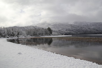 Nieve en Lago Falkner, Villa La Angostura, San Martin de los Andes, Siete Lagos, Neuquen, Patagonia...