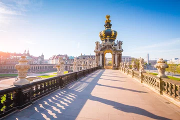 Schönes Bild des im Barockstil erbauten Museumskomplexes Der Zwinger. © Leonid Tit