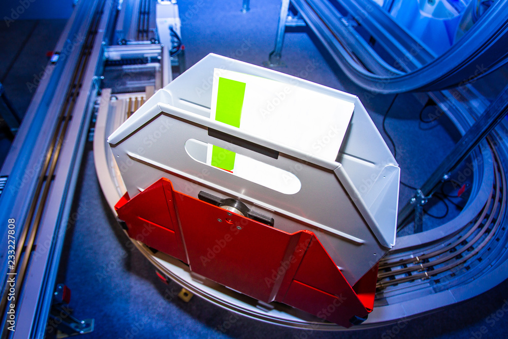 Aufkleber automation in production. forwarding documents. internal mail.