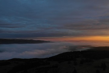 Sonnenaufgang aus der Luft
