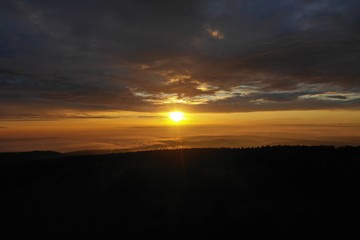 Obraz premium Sonnenaufgang aus der Luft