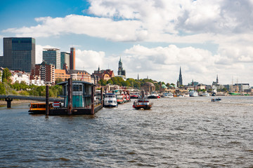 Obraz premium Hamburg, Landungsbrücken