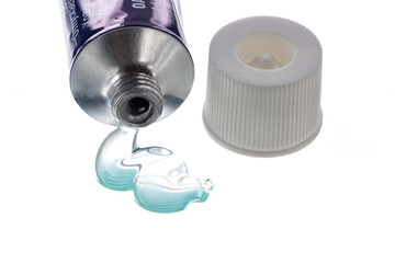 Transparent gel for external use with a little heparin or anesthetic squeezed from a tube