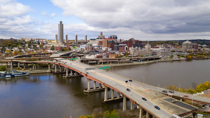Obraz premium Aerial View The Empire State Plaza Dominates Downtown City Skyline