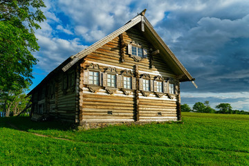 Obraz premium Old wooden house at Kizhi Pogost in Karelia