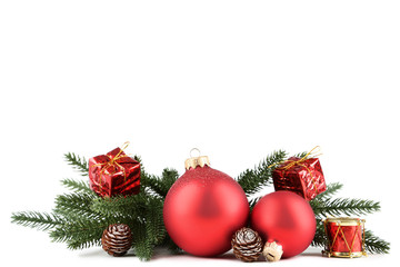 Obraz na płótnie Canvas Christmas baubles with fir tree branches on white background