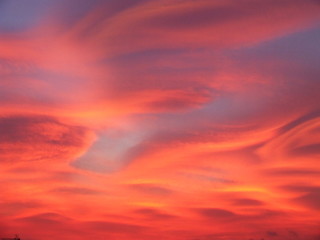 Nuvole rosse sulla città