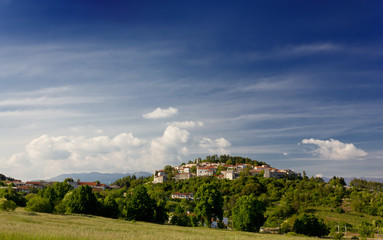 Fototapeta na wymiar Village of Stanjel on the Slovenian Karst plateau