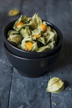 Physalis in a bowl