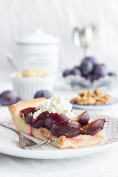 Autumnal damson yeast tray bake cake