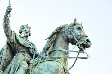 Naklejka premium Statue eines Königs auf Pferd, Reiter in München mit Krone