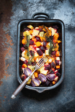 Colourful, winter, oven-roasted vegetables (vegan)