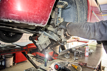 Replacing the car's bearing