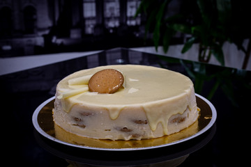 Grandma's cake with white chocolate