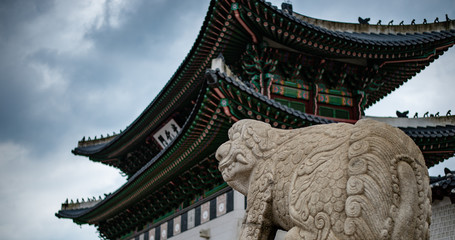 Fototapeta na wymiar Korean ancient animal protecting the entrance of old Korean palace