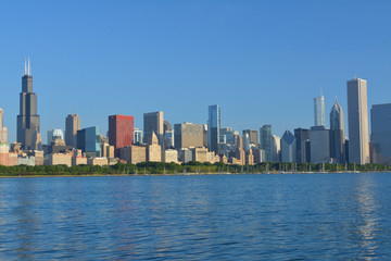 Fototapeta na wymiar Watching Chicago skyline from the lakefront