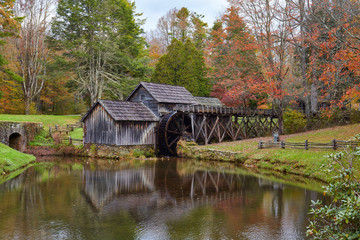 Fototapeta na wymiar Autumn colors at Mabry Mill, located along the Blue Ridge Parkway in far southern Virginia