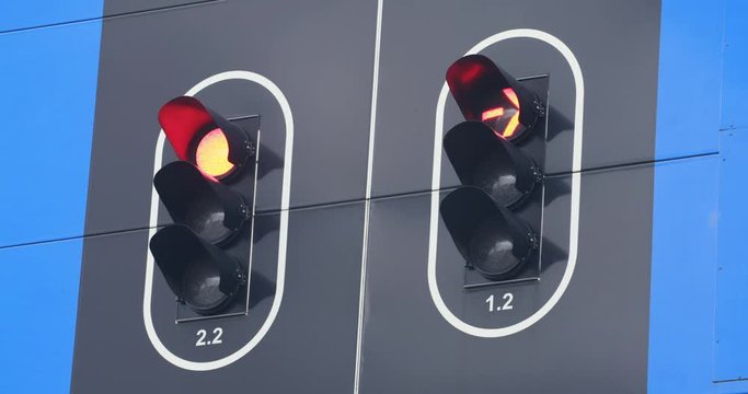 Two traffic lights next to each other changing signals.