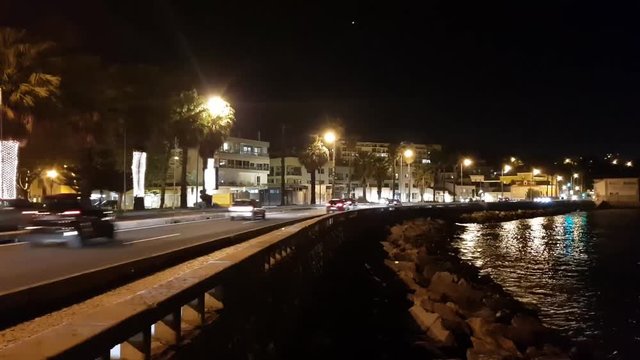 Vista da Marginal na Vila de Pa&ccedil;o de Arcos em Portugal