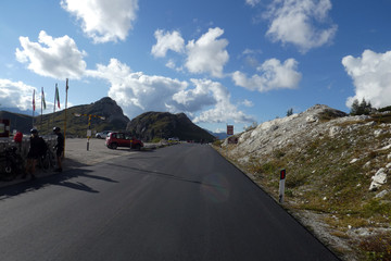 Motorradstrecke am Valparola Pass in Südtirol
