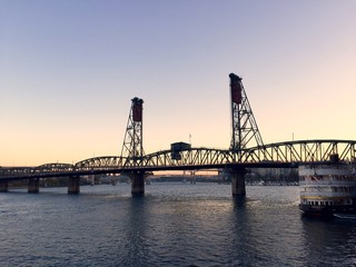 Fototapeta na wymiar View of the Steel Bridge at dusk in Portland, Oregon