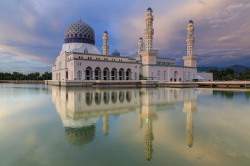 Fototapeta na wymiar Majestic Beautiful reflection of Floating Mosque during sunset at Kota Kinabalu, Sabah, Malaysia A mosque is a place of worship for followers of Islam.