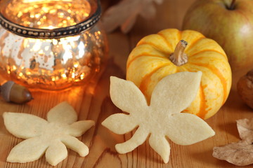 biscuits in form of maple leaf as table decoration