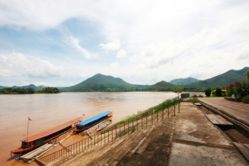Naklejka premium Tradition of Long tail boat and fisherman at Khong river the Thai-Laos border at Chaingkhan distric Thailand
