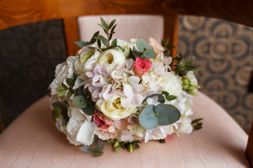 Sweet Bouquet of the Bride in a retro Chair