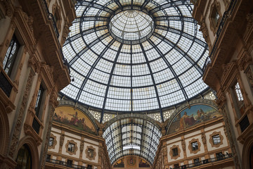 Obraz premium Cúpula de la galería Vittorio Emanuele II en Milán