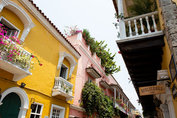 Fototapeta na wymiar Balcones de Cartagena de Indias