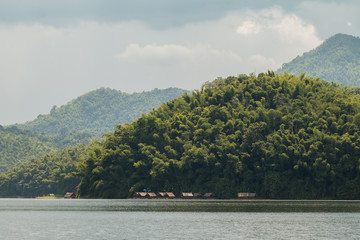 Houseboat with Beautifull views of reservoir mountain is 