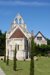 Ville de Noyers-sur-Cher, Chapelle romane Saint-Lazare XIIe siècle et maison à colombages, département du Loi-et-Cher, France