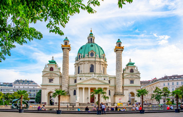 Karlsplatz und Karlskirche Wien