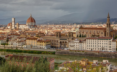 Fototapeta na wymiar Vue panoramique de Florence depuis la place Michelangelo - Toscane - Italie