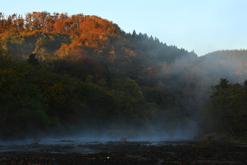 早朝の平良木の立岩