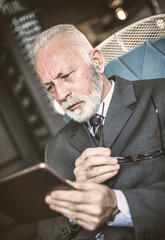 The connection is sometimes lost.