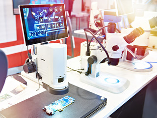 Measuring microscopes