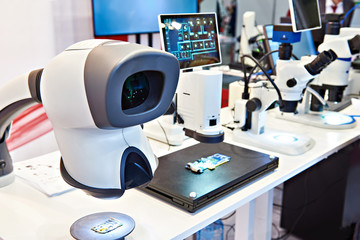 Measuring microscopes