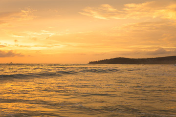 Fototapeta na wymiar Golden sunset on the beach 