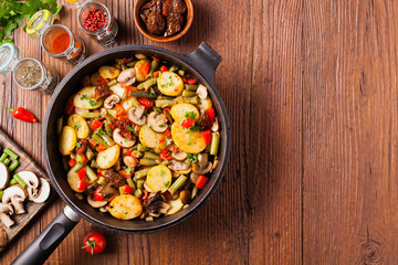 Fried pan vegetables, with mushrooms and dried tomatoes. Seasoned with a mix of herbs.