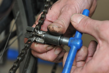 DIY road bike chain servicing