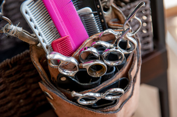 美容師　スタイリスト　ハサミ　シザーケース