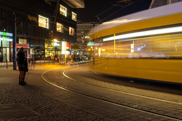 Straßenbahn am Alexanderplatz - obrazy, fototapety, plakaty