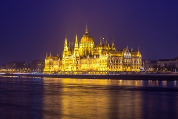 Fototapeta na wymiar Hungarian Parliament Building on the bank of the Danube in Budapest at night