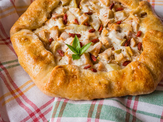 Pie with Goji berries and apples.