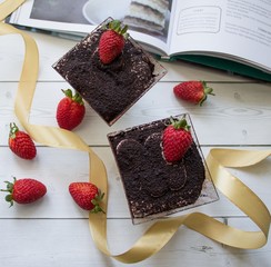 cake with strawberries